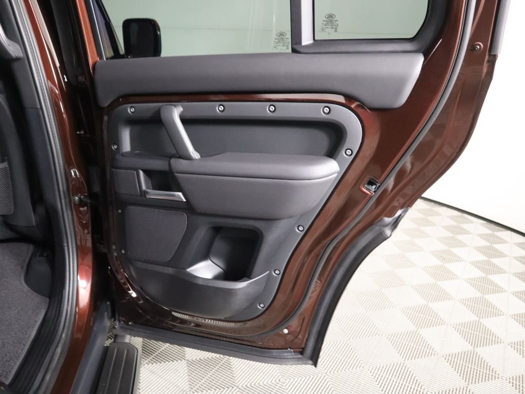 2025 Land Rover Defender S - Photo 29