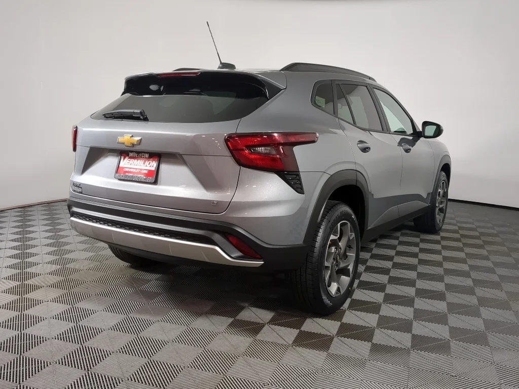 2025 Chevrolet Trax LT - Photo 9
