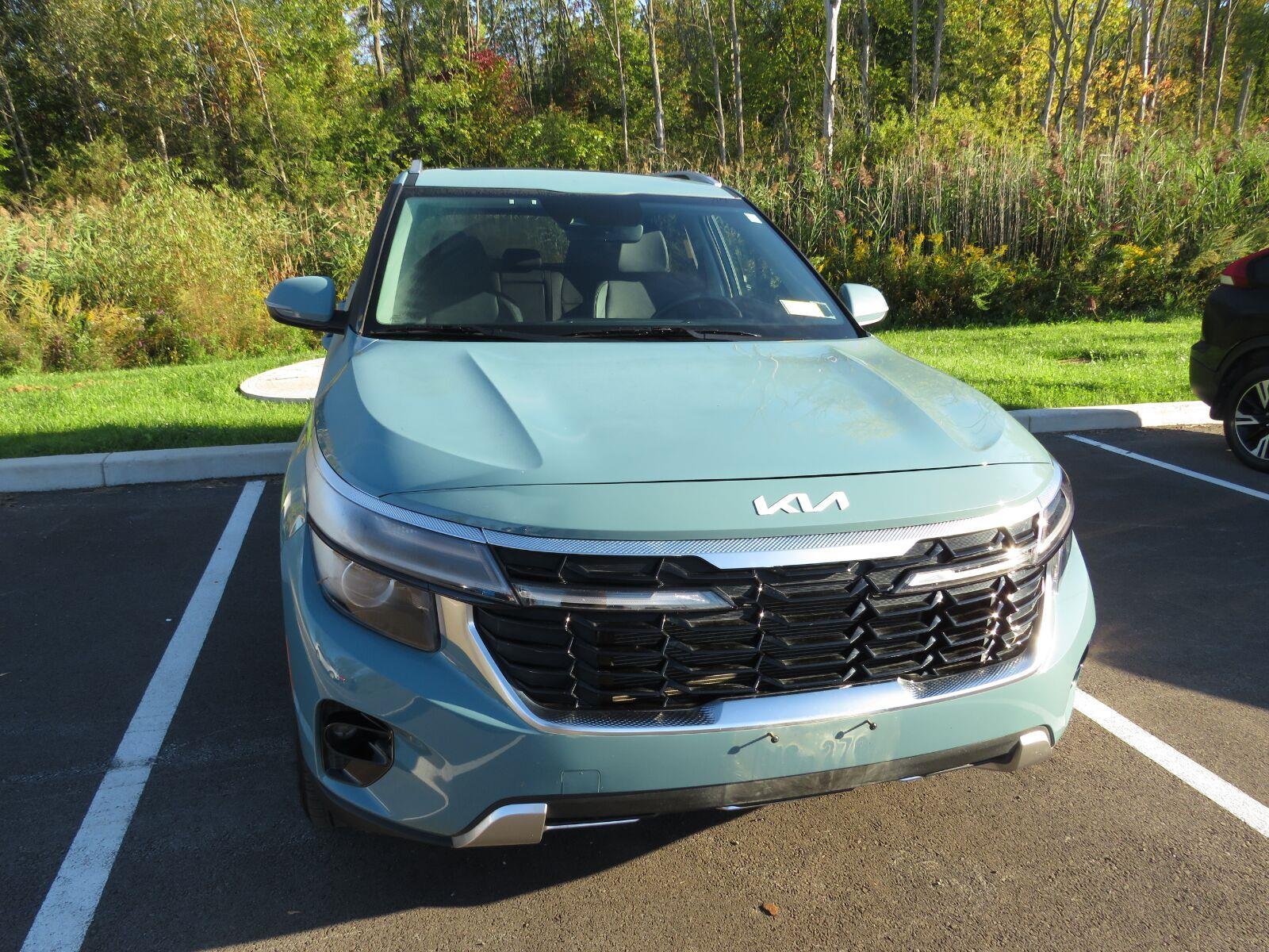 Used 2024 PLUTON BLUE KIA  image 4