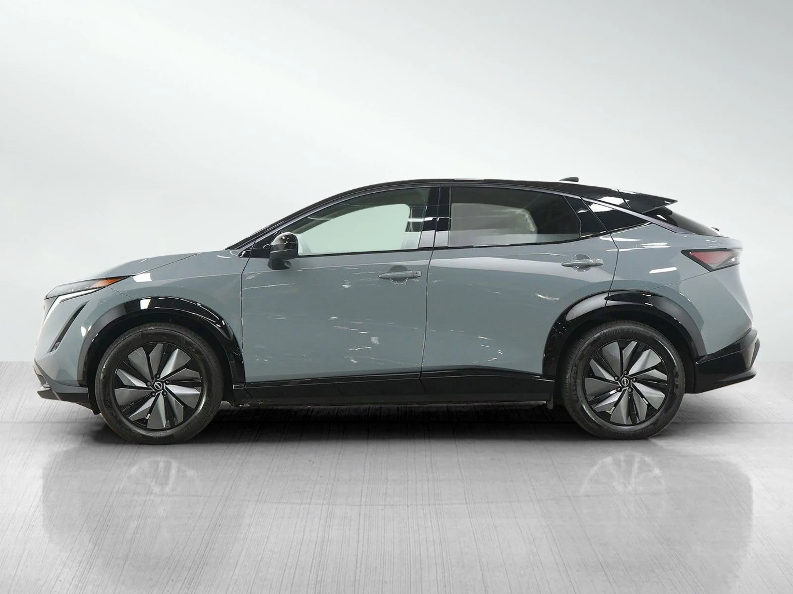 Used 2025 Nissan ARIYA Engage+ with VIN JN8DF0BF3SM768220 for sale in Burnsville, Minnesota