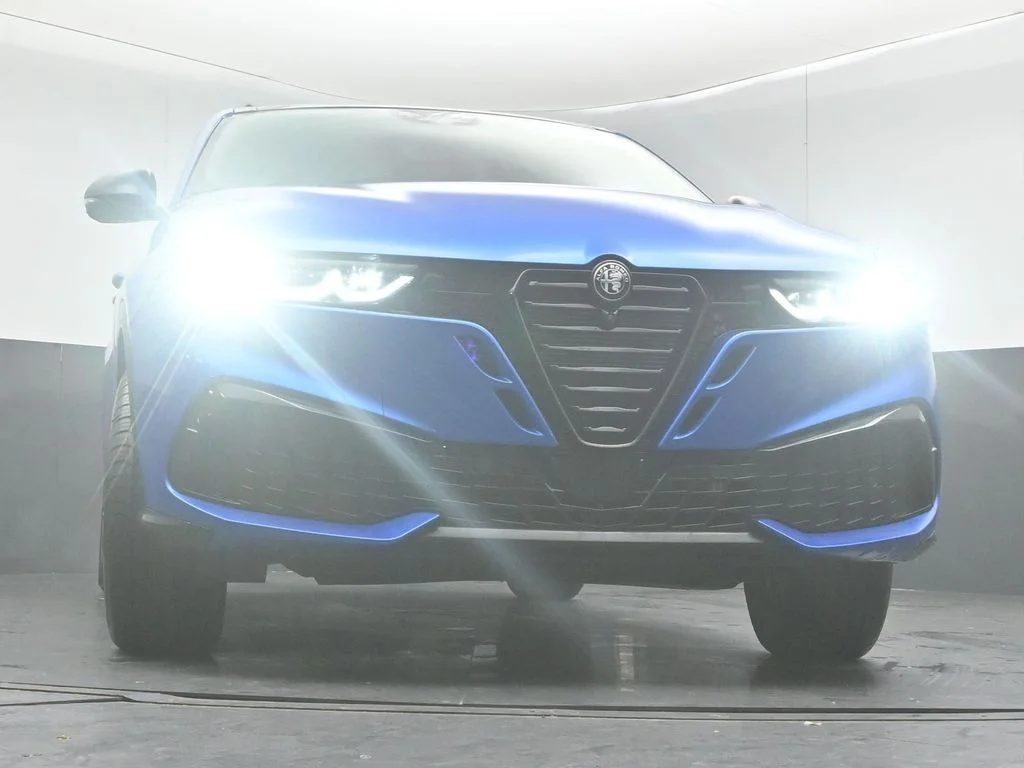 New 2026 Misano Blue Metallic Exterior Paint Alfa Romeo Base image 31