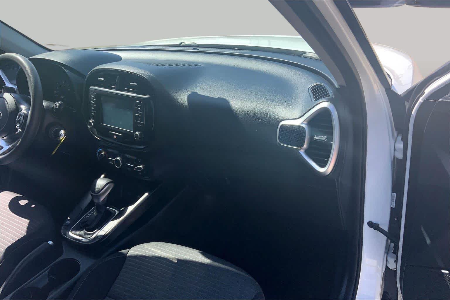Used 2021 Snow White Pearl Kia S image 19
