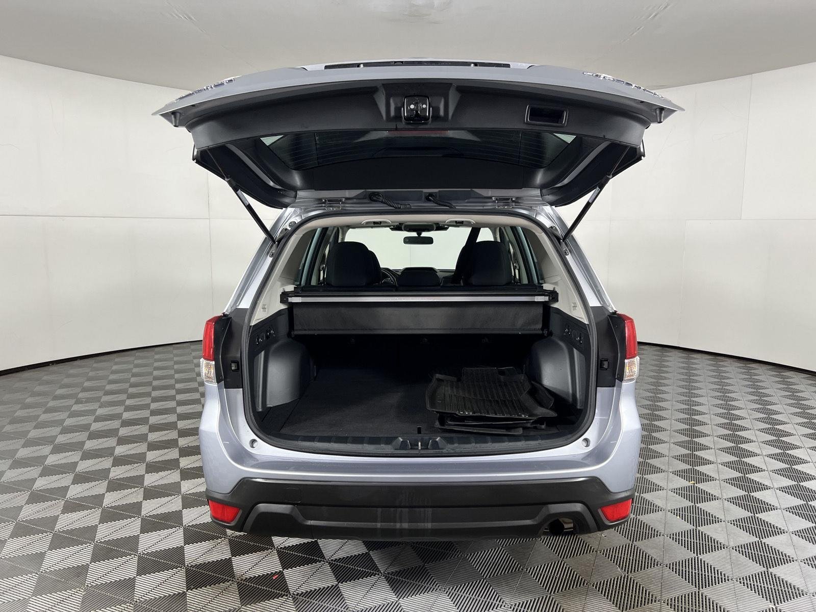 Used 2023 Ice Silver Metallic Subaru Premium image 26