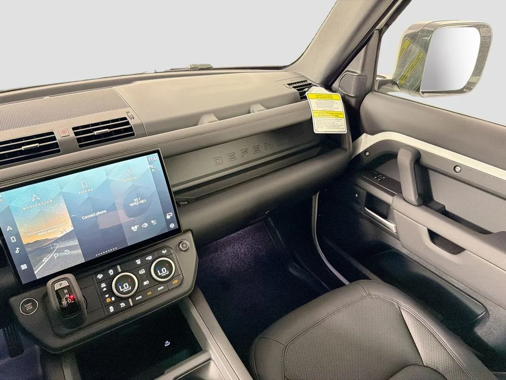 New 2026 Fuji White Land Rover X-Dynamic SE image 25