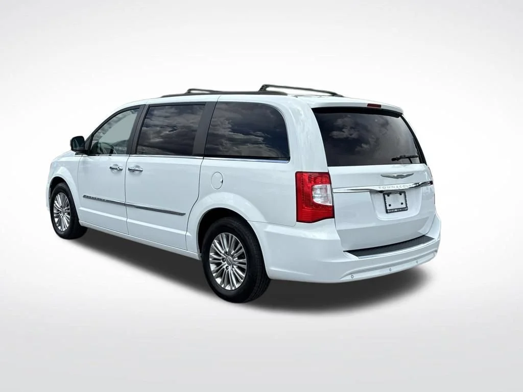 Used 2015 Chrysler Town & Country Touring-L with VIN 2C4RC1CG3FR619641 for sale in Oneida, NY