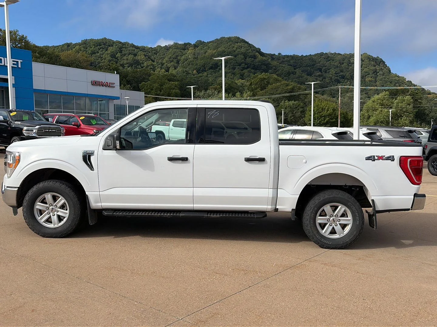 Used 2022 White Ford XL image 6