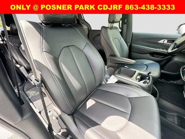New 2026 Bright White Clear-Coat Exterior Paint Chrysler  image 28