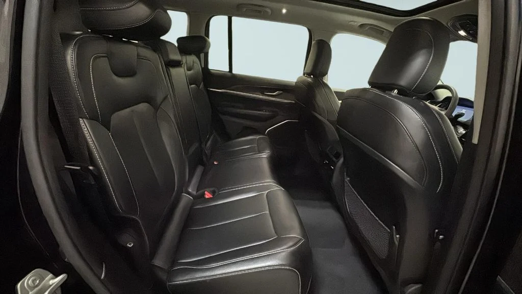 Certified Used 2024 Black Jeep 4xe image 15