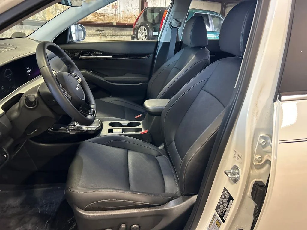 Used 2024 White Kia SX image 21