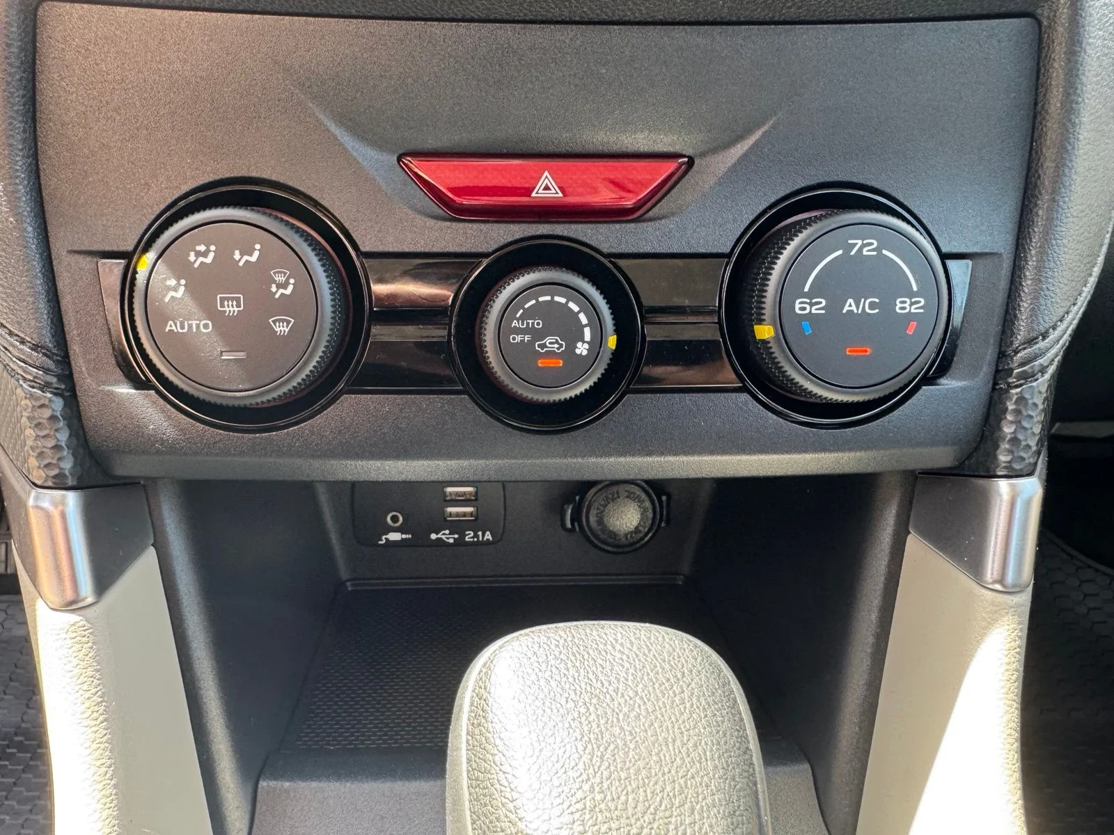 Used 2023 White Subaru Base image 22
