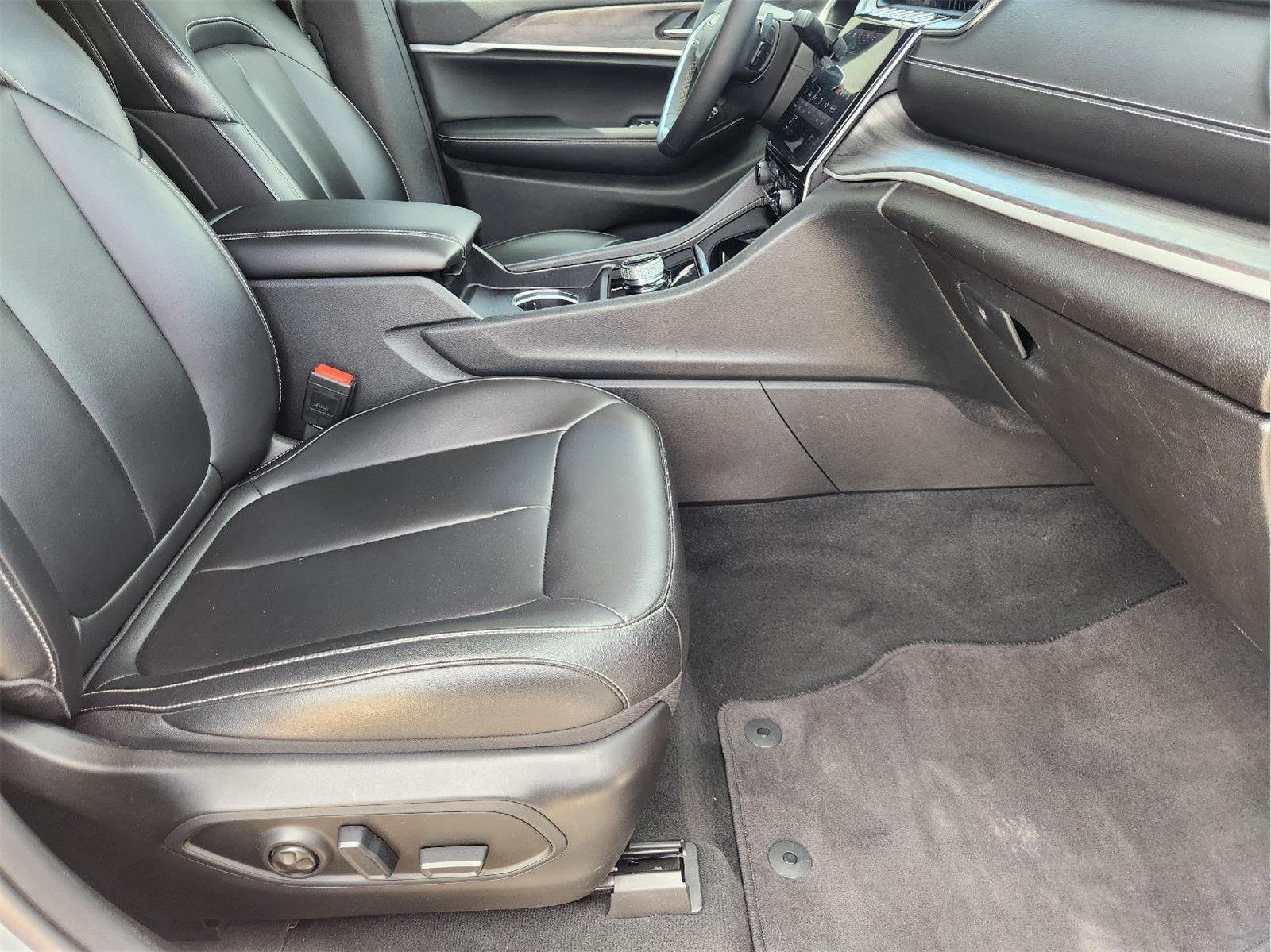 2023 Jeep Grand Cherokee L photo 14 of 35