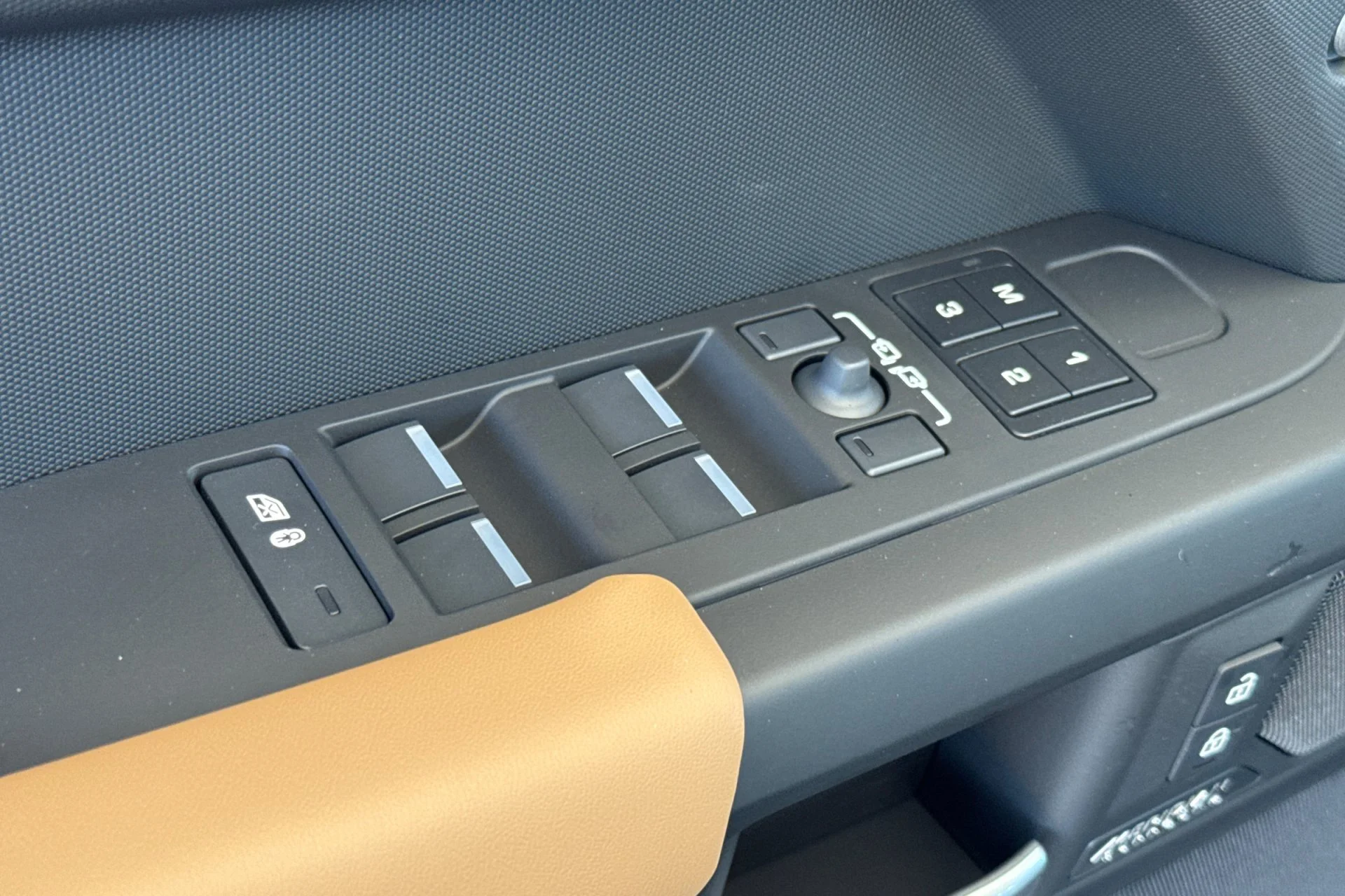 New 2026 Carpathian Grey Land Rover X-Dynamic SE image 15