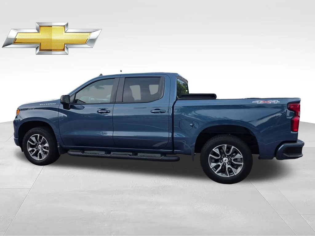 Used 2024 Lakeshore Blue Metallic Chevrolet RST image 4
