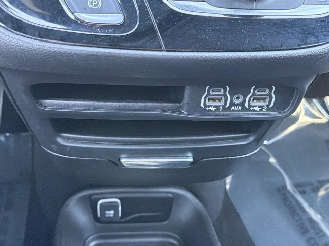 Used 2025 Black Chrysler Select image 21