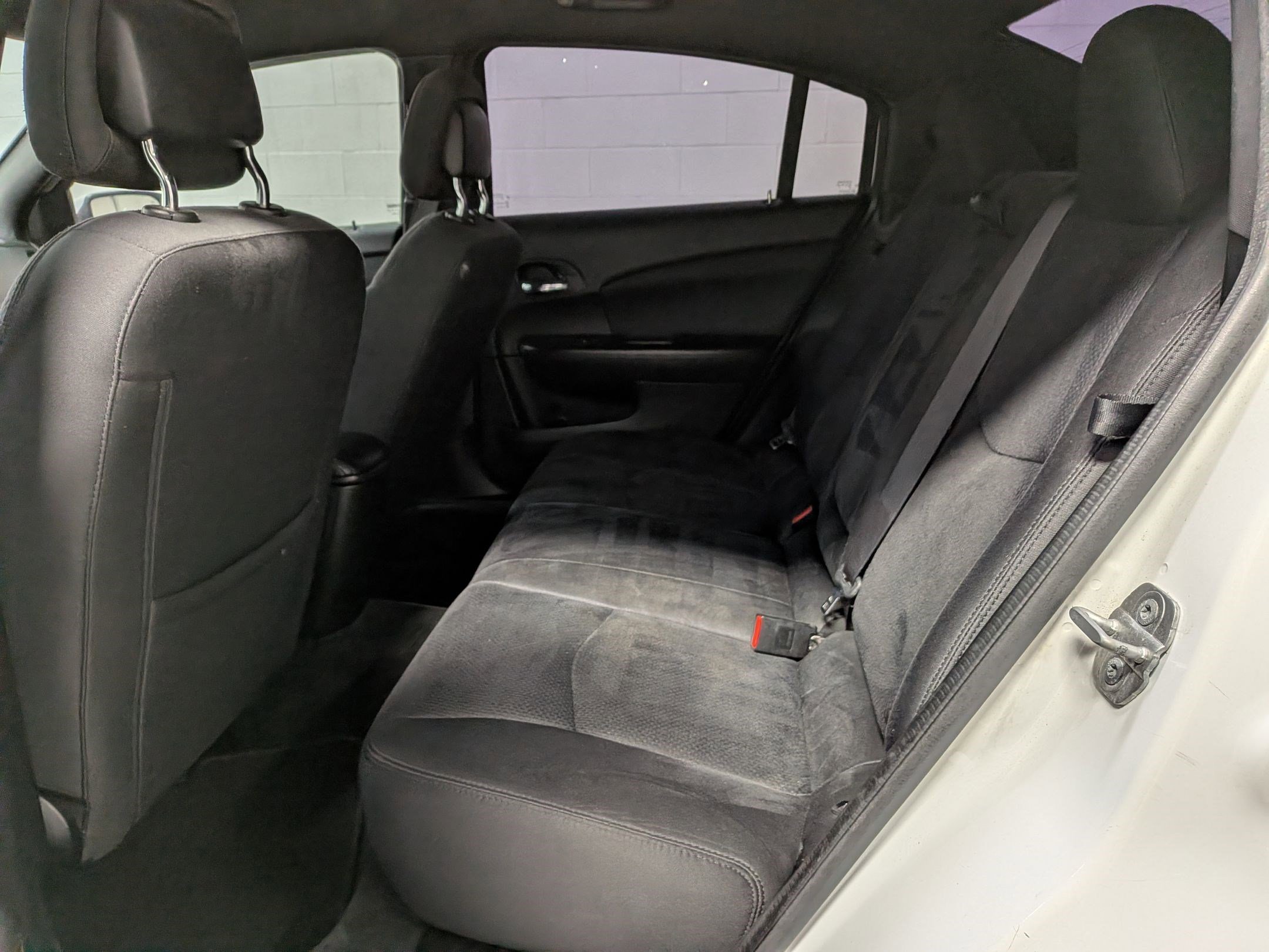 Used 2014 Bright White Clearcoat Chrysler LX image 26