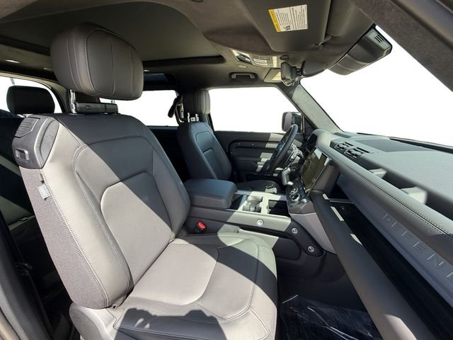 New 2026 Santorini Black Land Rover V8 image 16