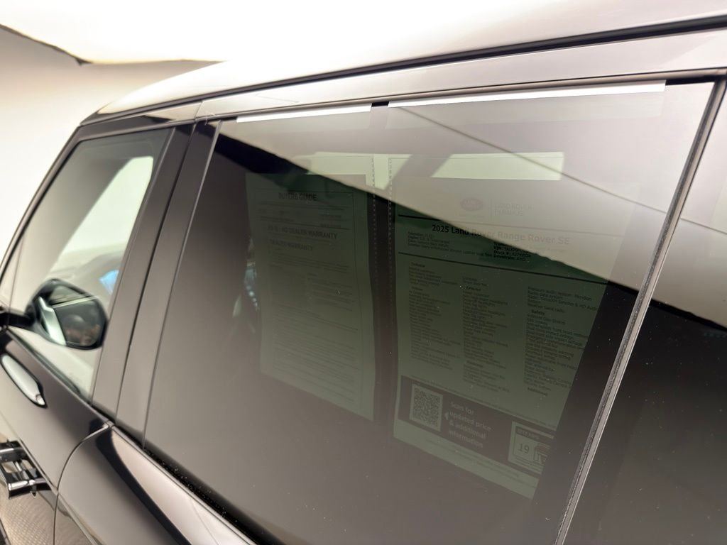 Used 2025 Santorini Black Metallic Land Rover SE image 20