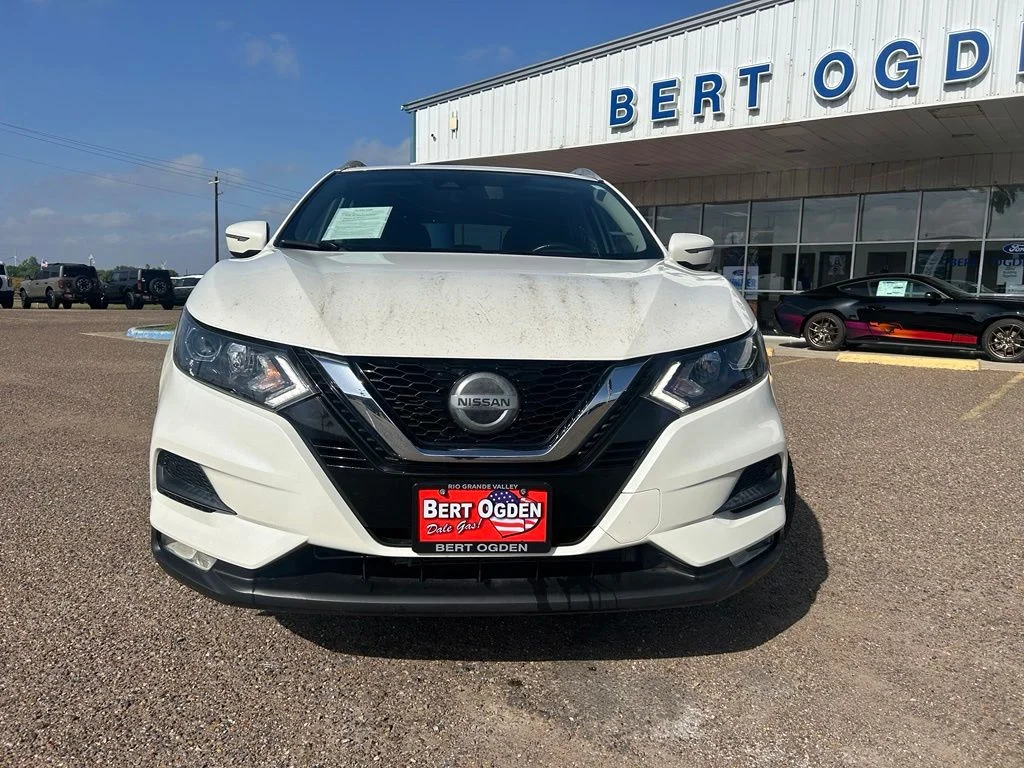 Used 2021 White Nissan SV image 2
