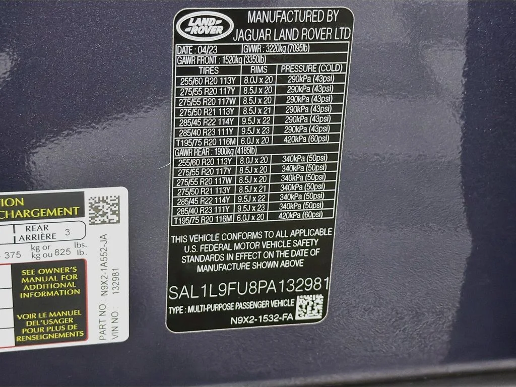 Certified Used 2023 Varesine Blue Metallic Land Rover SE Dynamic image 34