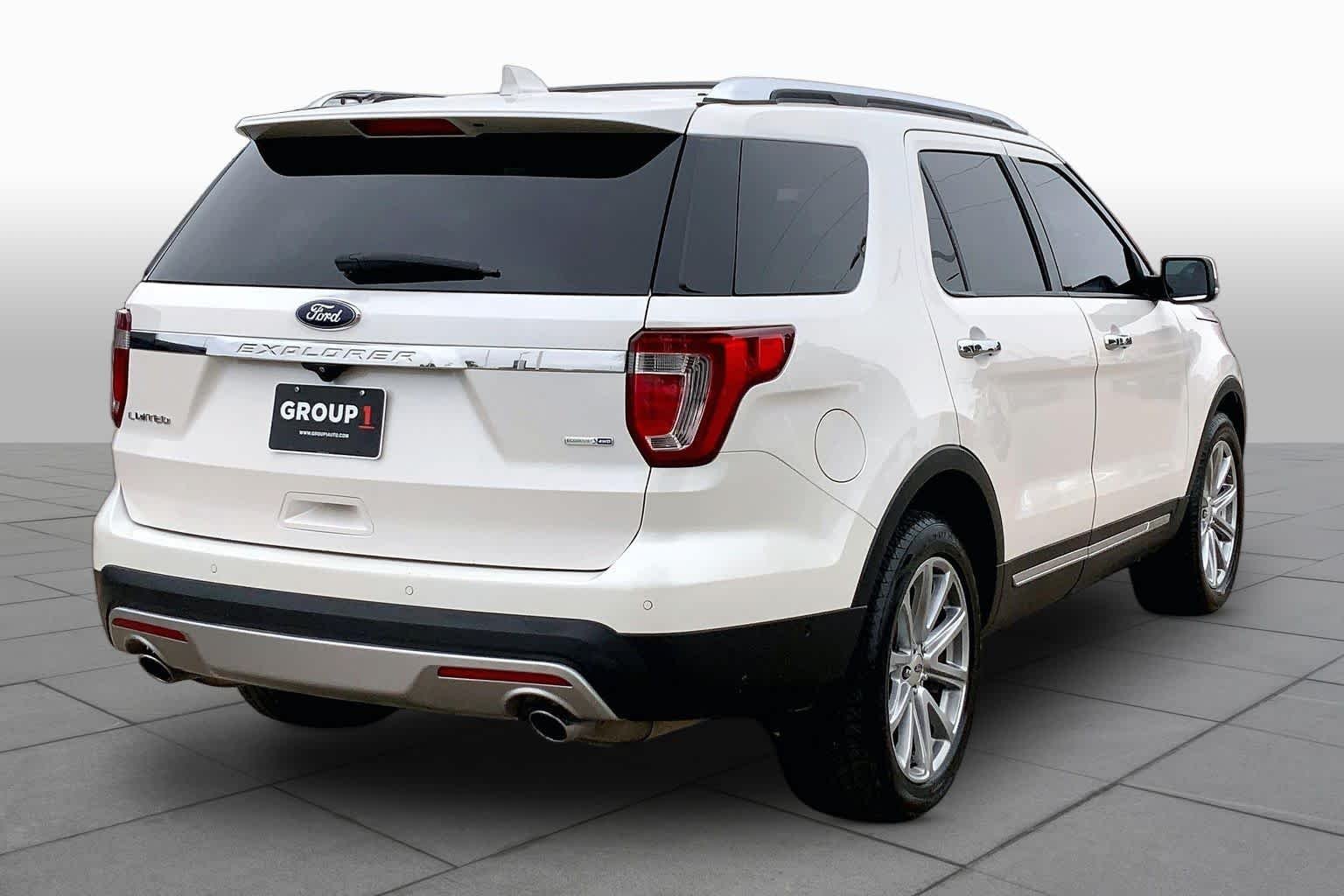 Used 2017 White Platinum Metallic Tri-Coat Ford Limited image 13