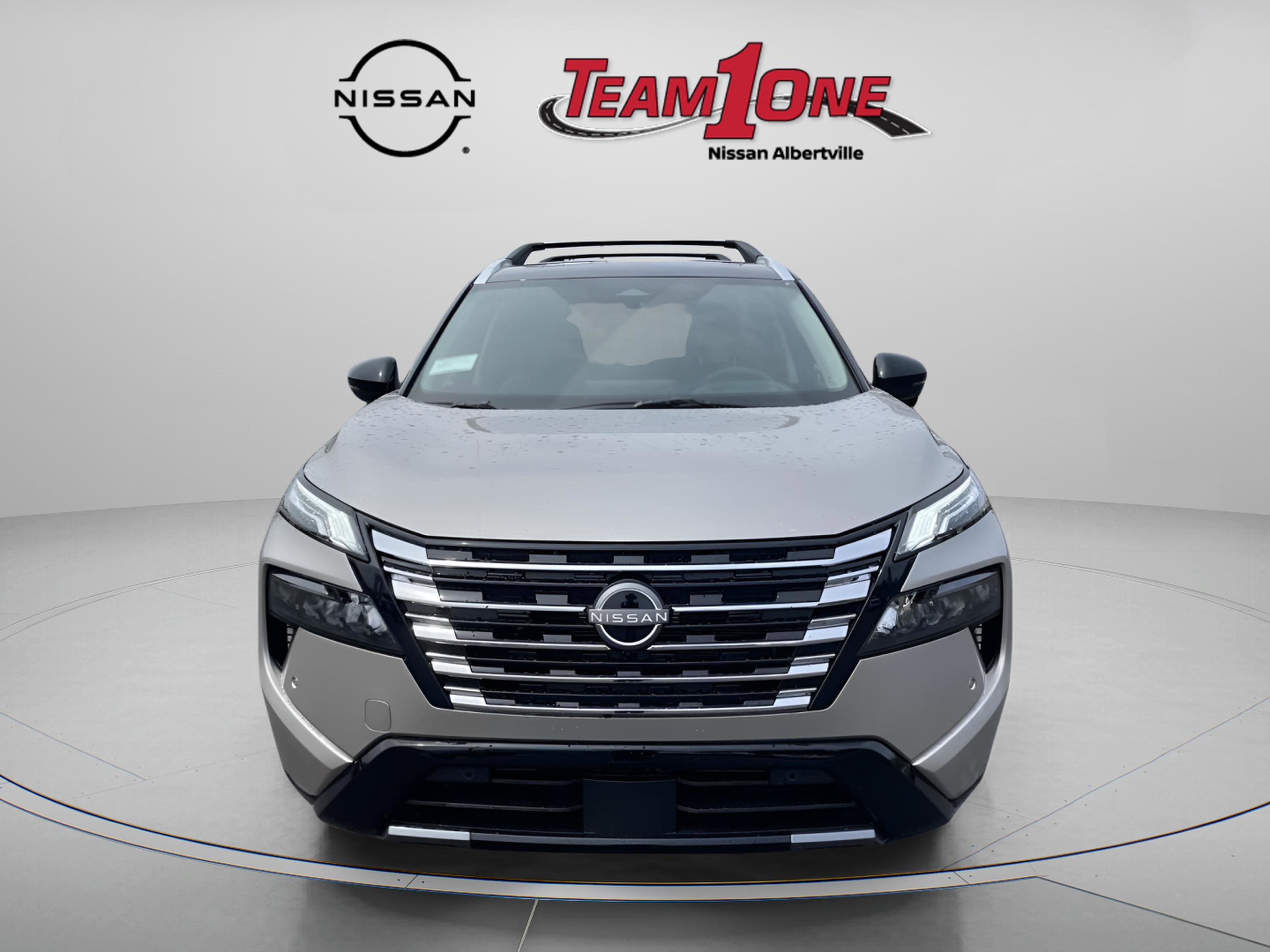 New 2026 Champagne Silver Metallic / Super Black Two-tone Nissan Platinum image 2