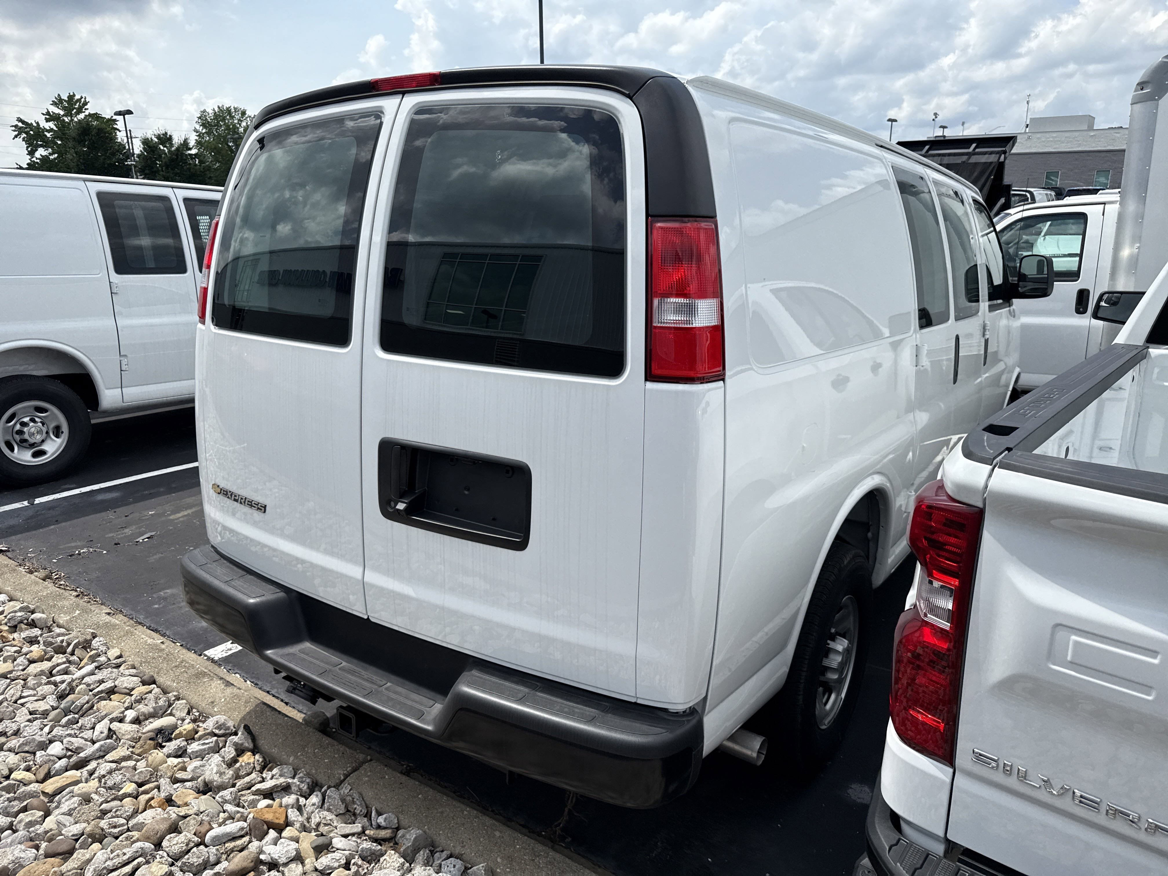 2025 Chevrolet Express Cargo Work Van - Photo 7