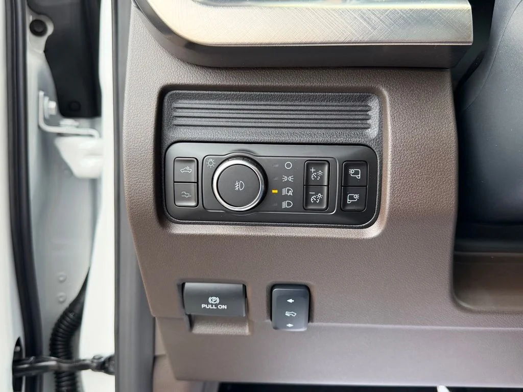 New 2026 Star White Metallic Tri-Coat Ford F-250® King Ranch® image 33