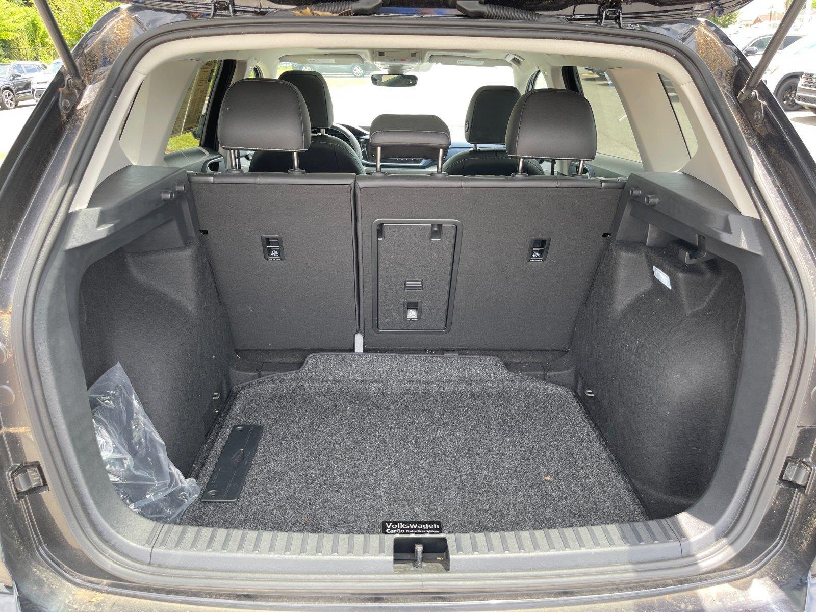Used 2024 Deep Black Pearl Volkswagen SE image 35
