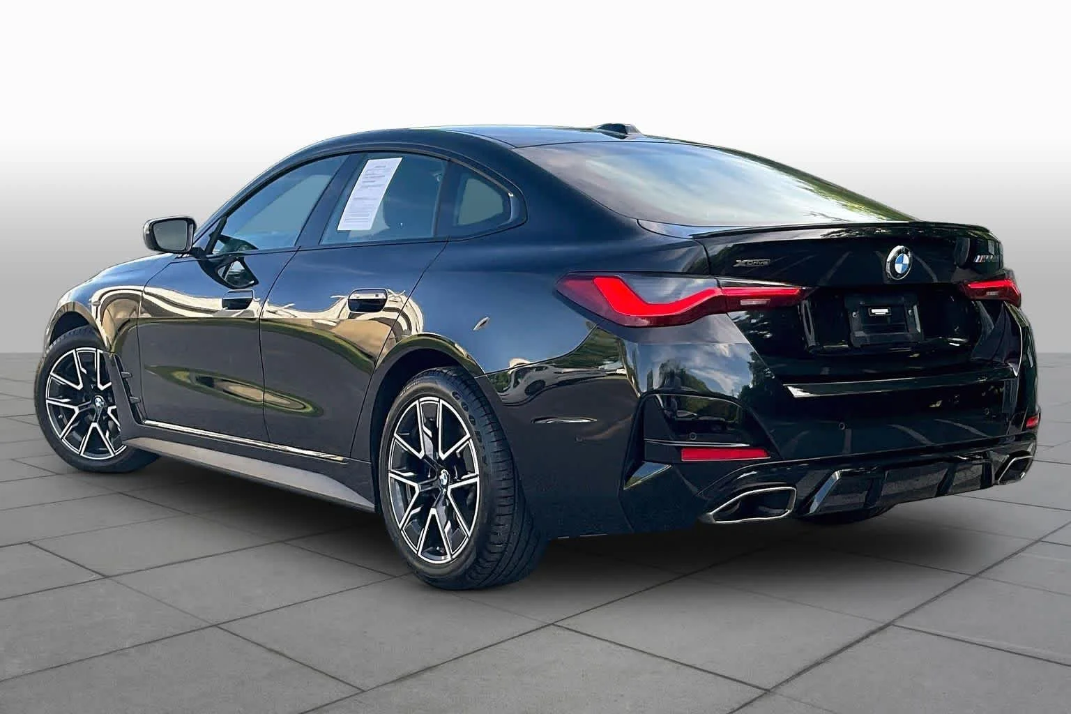 Used 2022 Black Sapphire Metallic BMW M440i xDrive image 11