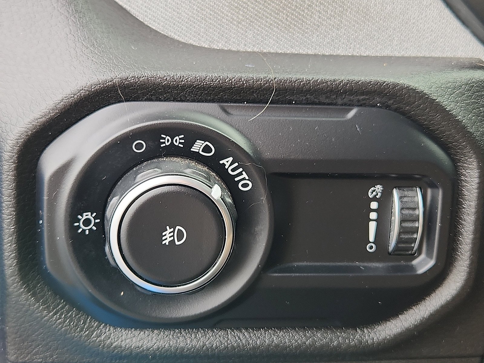 Used 2024 Blue Jeep Sport S image 22