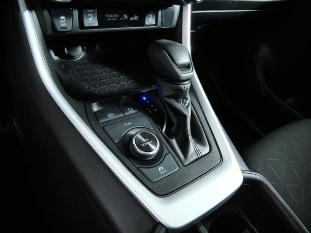 Certified Used 2022 White Toyota XLE image 23