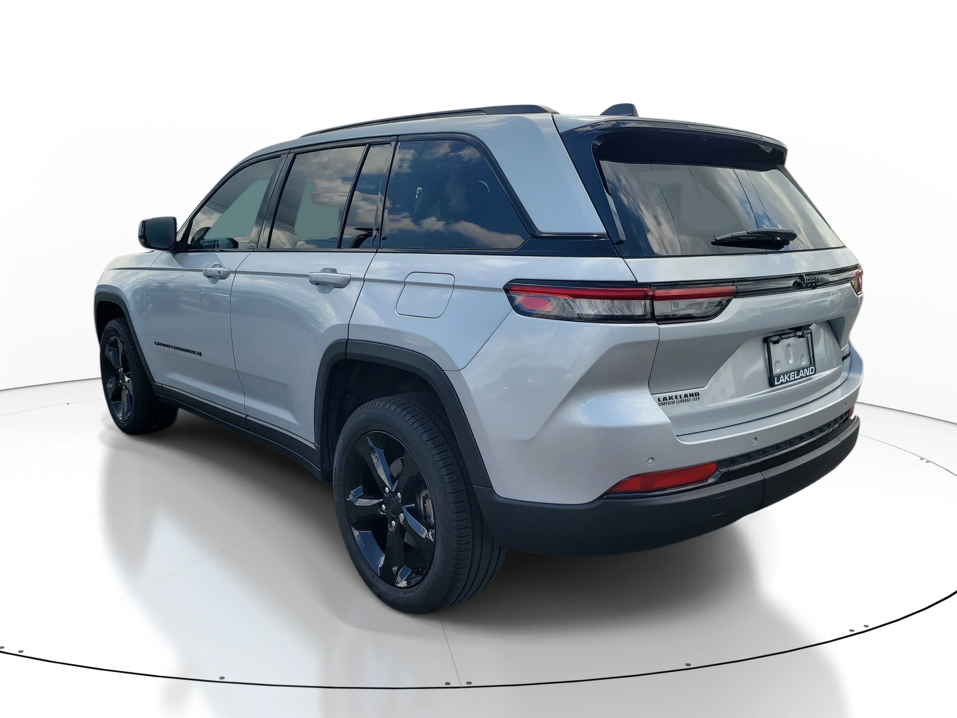 Used 2024 Silver Zynith Jeep Limited image 6