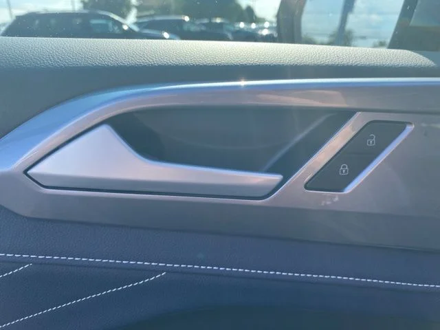 2025 Volkswagen Taos SEL - Photo 28
