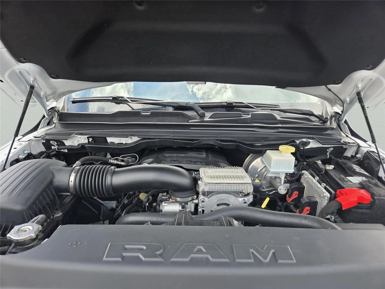 Used 2022 Bright White Clearcoat Ram Laramie image 28
