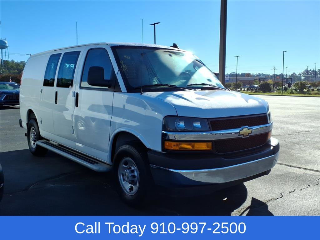 Used 2025 Summit White Chevrolet WT image 3