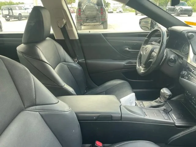 Used 2019 Silver Lexus ES 300h image 8
