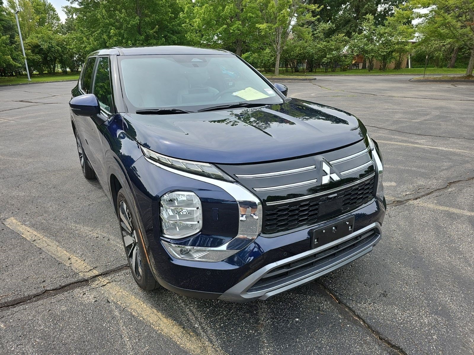 Used 2025 Silver Mitsubishi SE image 7