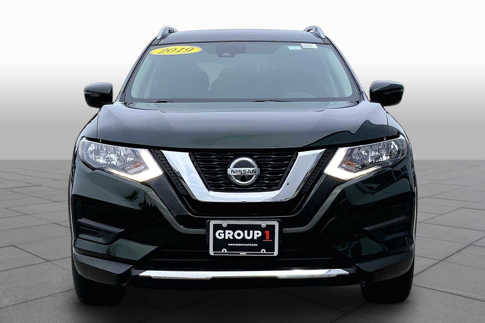 Used 2019 MIDNIGHT PINE M Nissan SV image 4