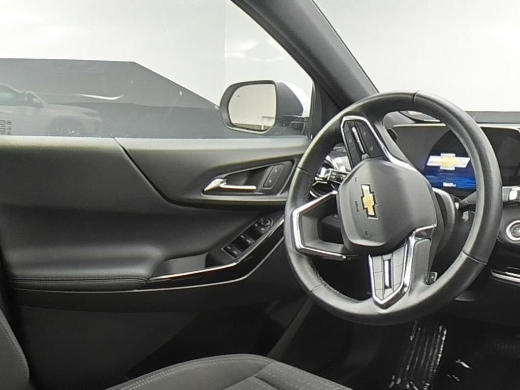 Used 2025 White Chevrolet LT image 16
