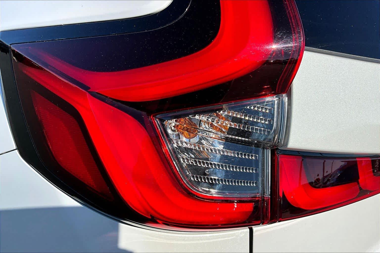 Used 2024 Platinum White Pearl Honda EX-L image 28