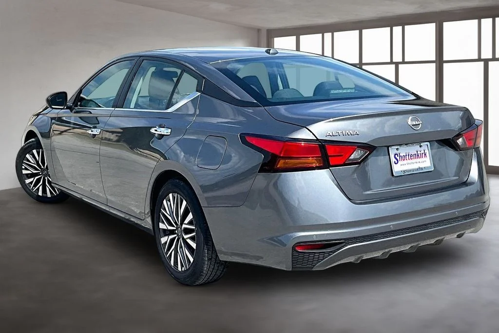 Used 2025 Gray Nissan 2.5 SV image 4