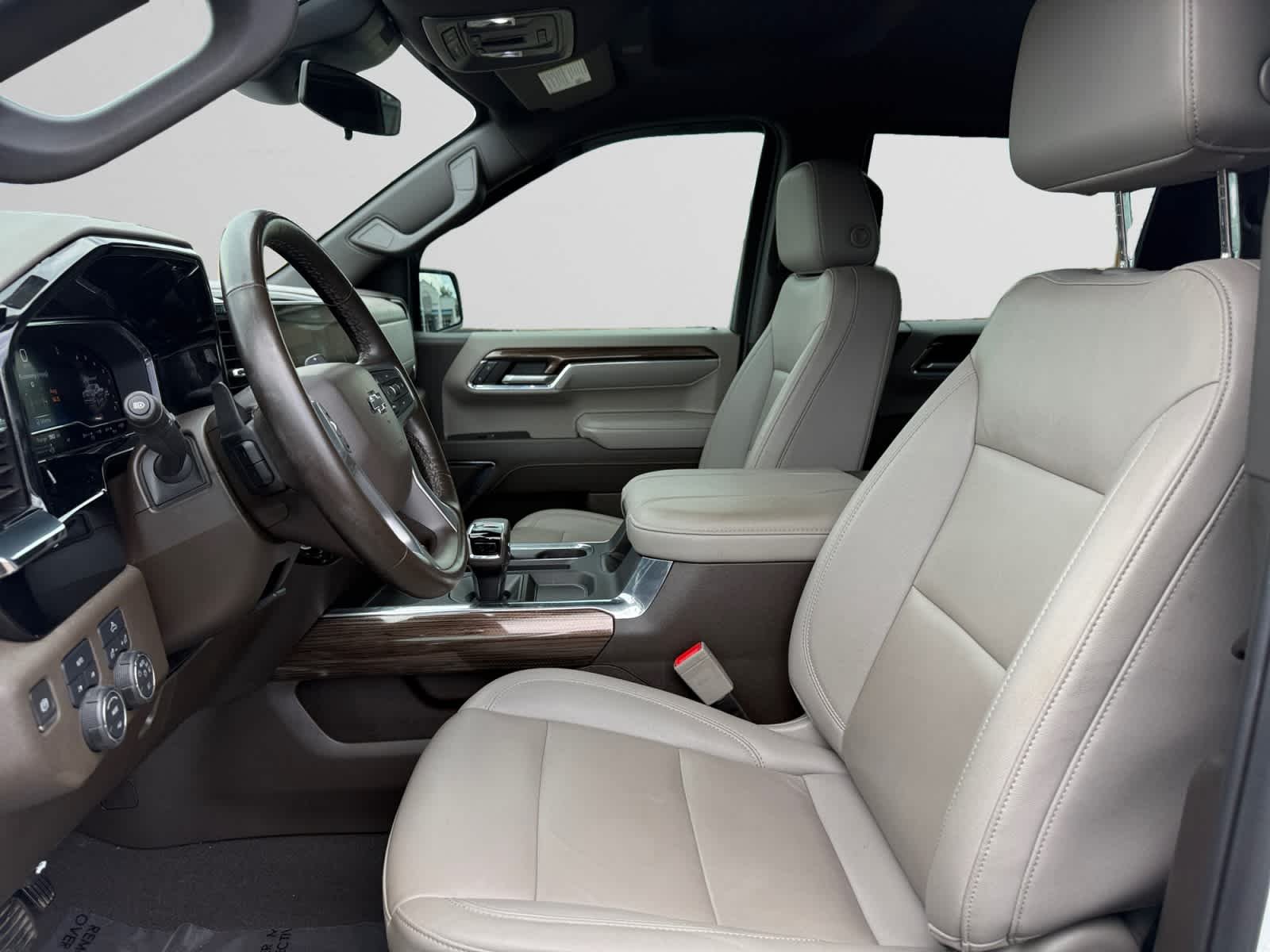 Used 2024 Summit White Chevrolet RST image 9