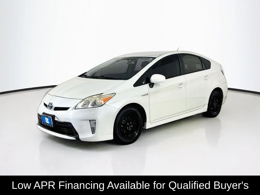 Used 2015 Blizzard Pearl Toyota Two image 3