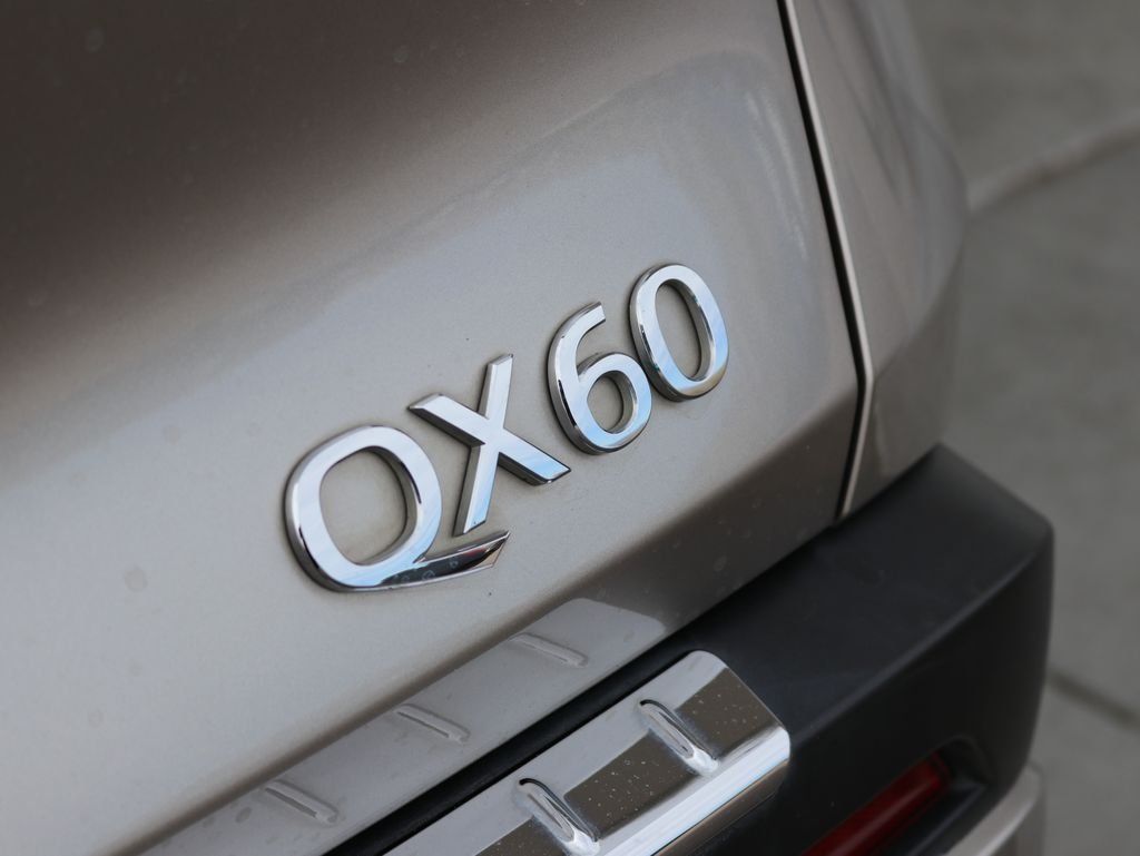Used 2023 Silver INFINITI LUXE image 37