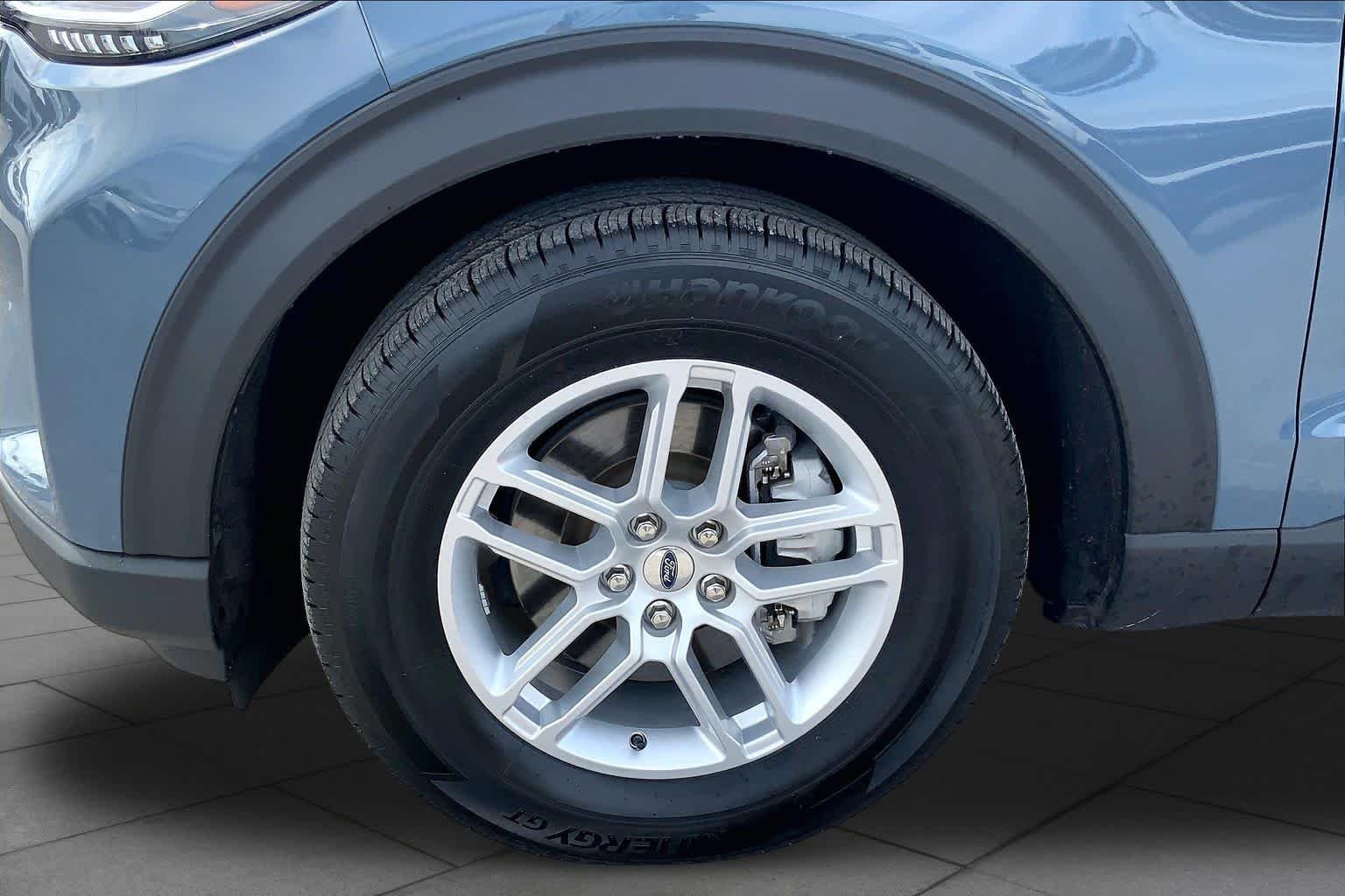 Used 2025 Vapor Blue Ford Active image 11