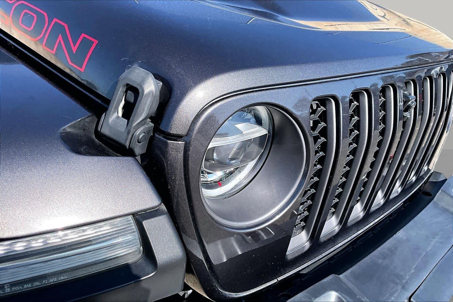 Used 2021 Granite Crystal Clearcoat Metallic Jeep Unlimited Rubicon image 27