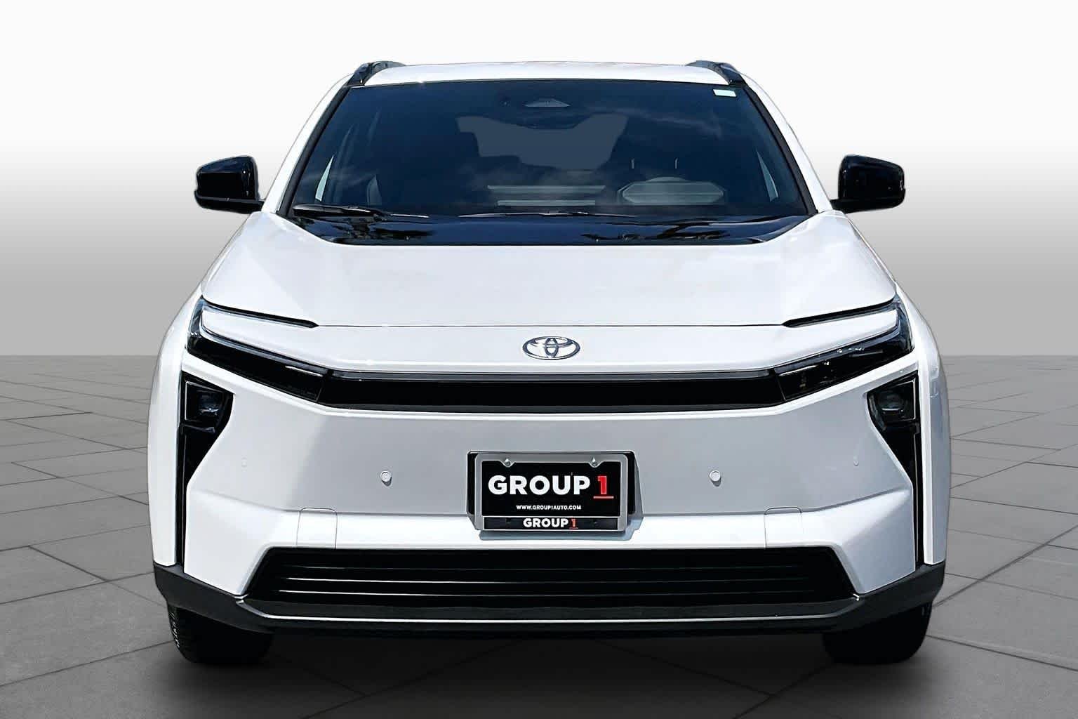 New 2026 Wind Chill Pearl Toyota XLE image 3