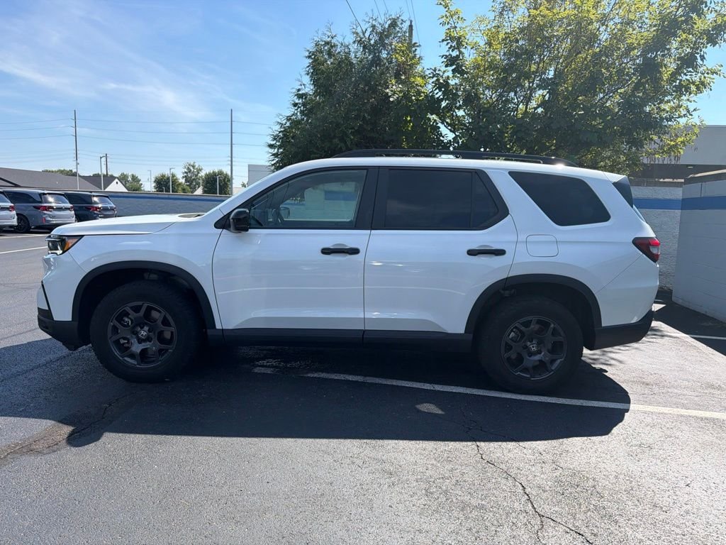 Certified Used 2025 Platinum White Pearl Honda TrailSport image 2