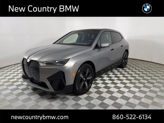 Used 2024 Gray BMW xDrive50 image 3