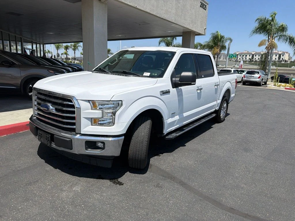 Used 2017 White Ford XLT image 3
